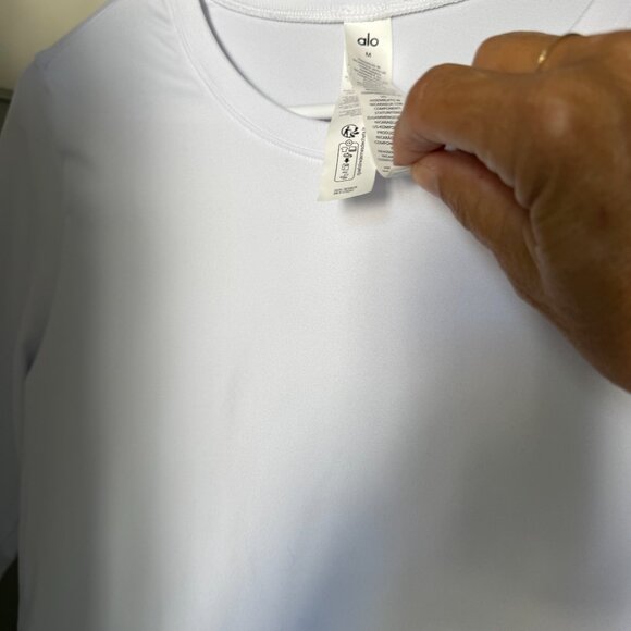 ALO YOGA ALOSOFT FINESSE LONG SLEEVE WHITE MEDIUM --BEAUTIFUL! - Picture 6 of 9
